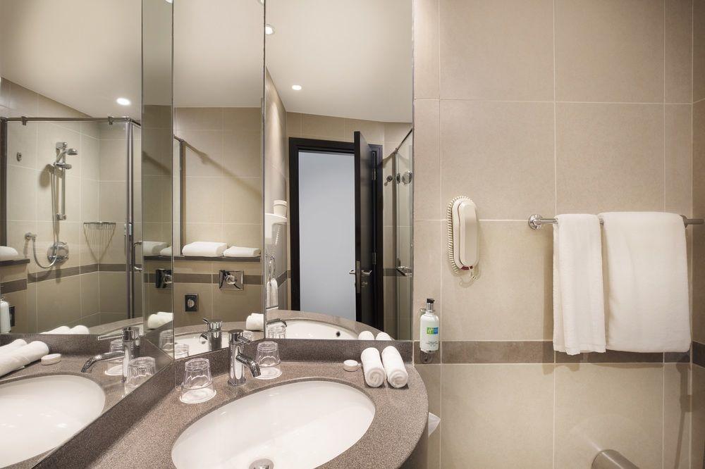 Holiday Inn Express Dubai Safa Park, An Ihg Hotel Exterior photo